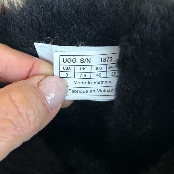 Women’s UGG Bailey Button Triplet Boots - Picture 8 of 10